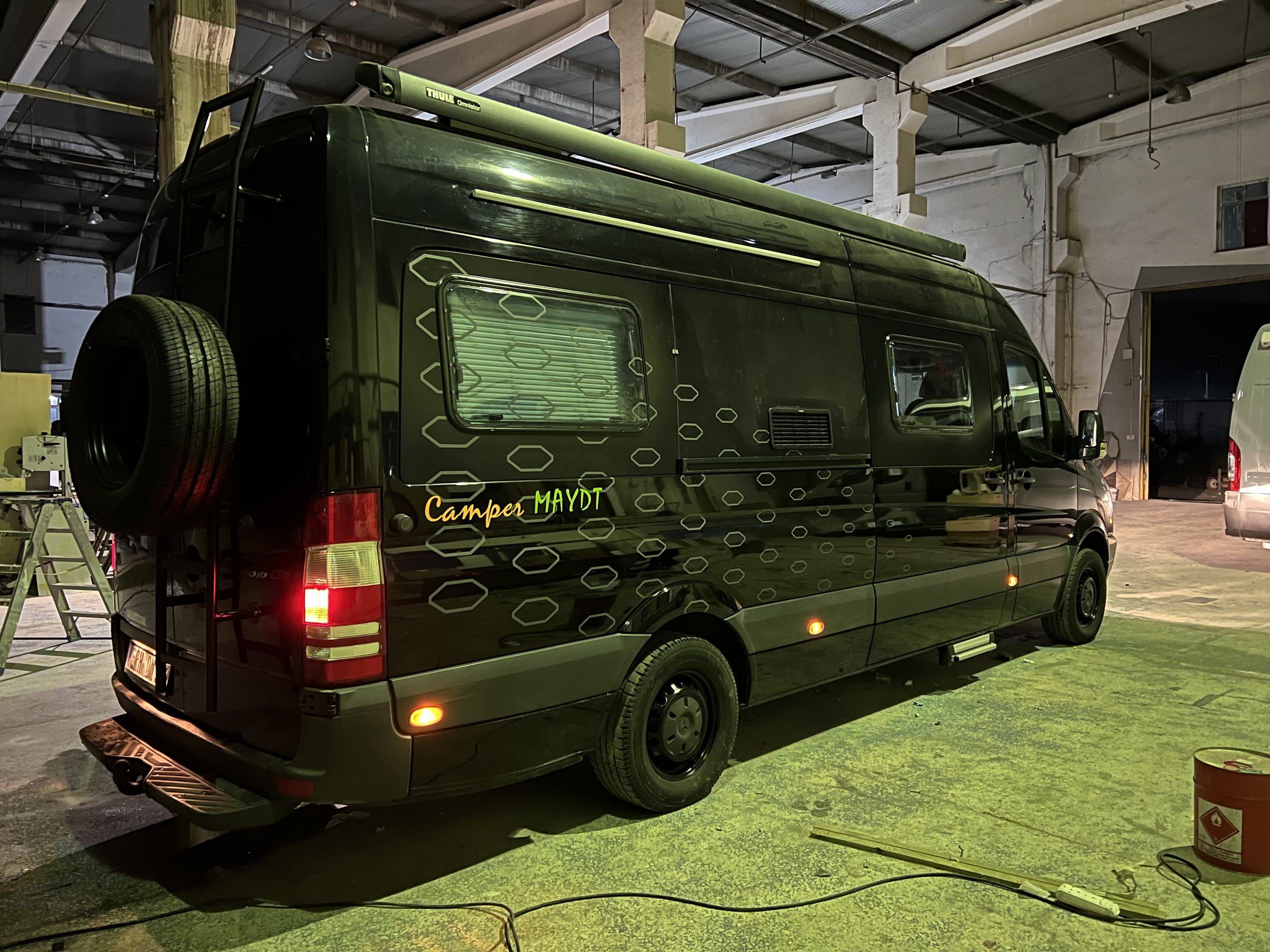 mom-caravan-mercedes-sprinter-campervan